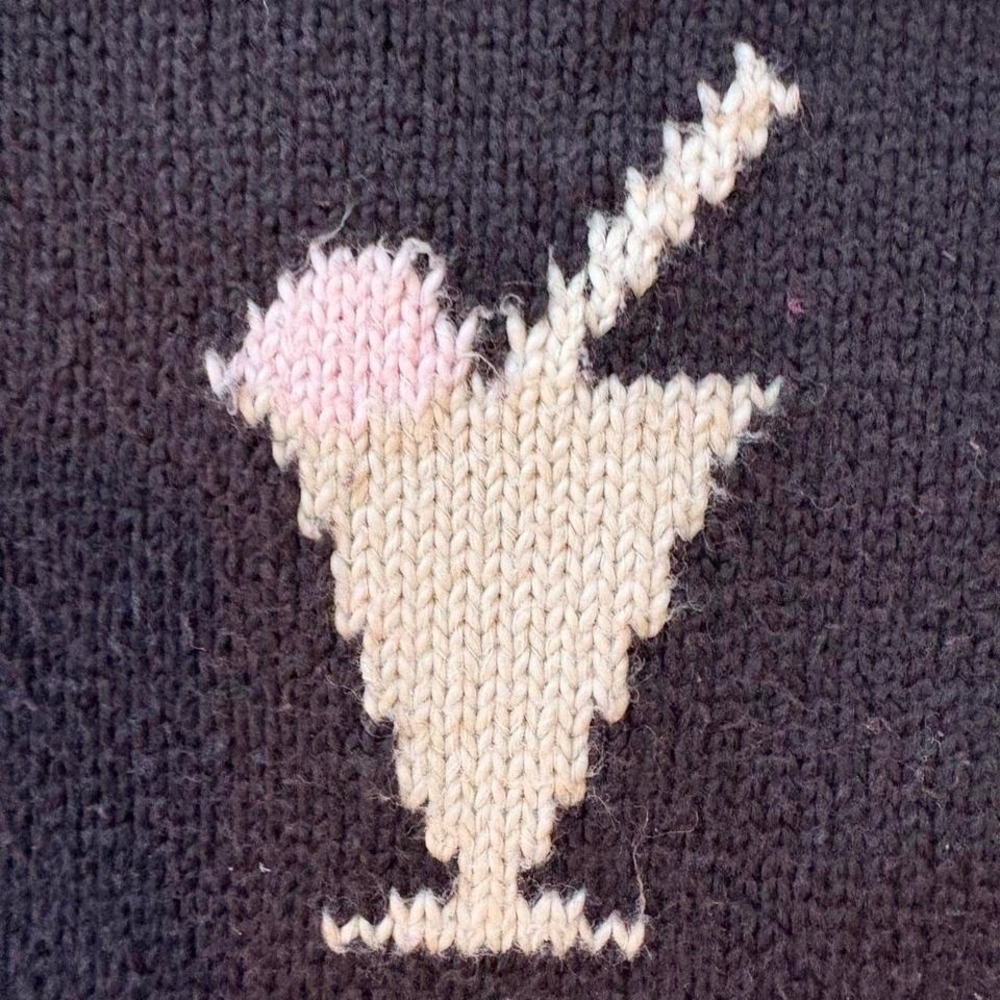Vintage-Inspired Pink & Burgundy Crewneck Sweater - Picture 3 of 8